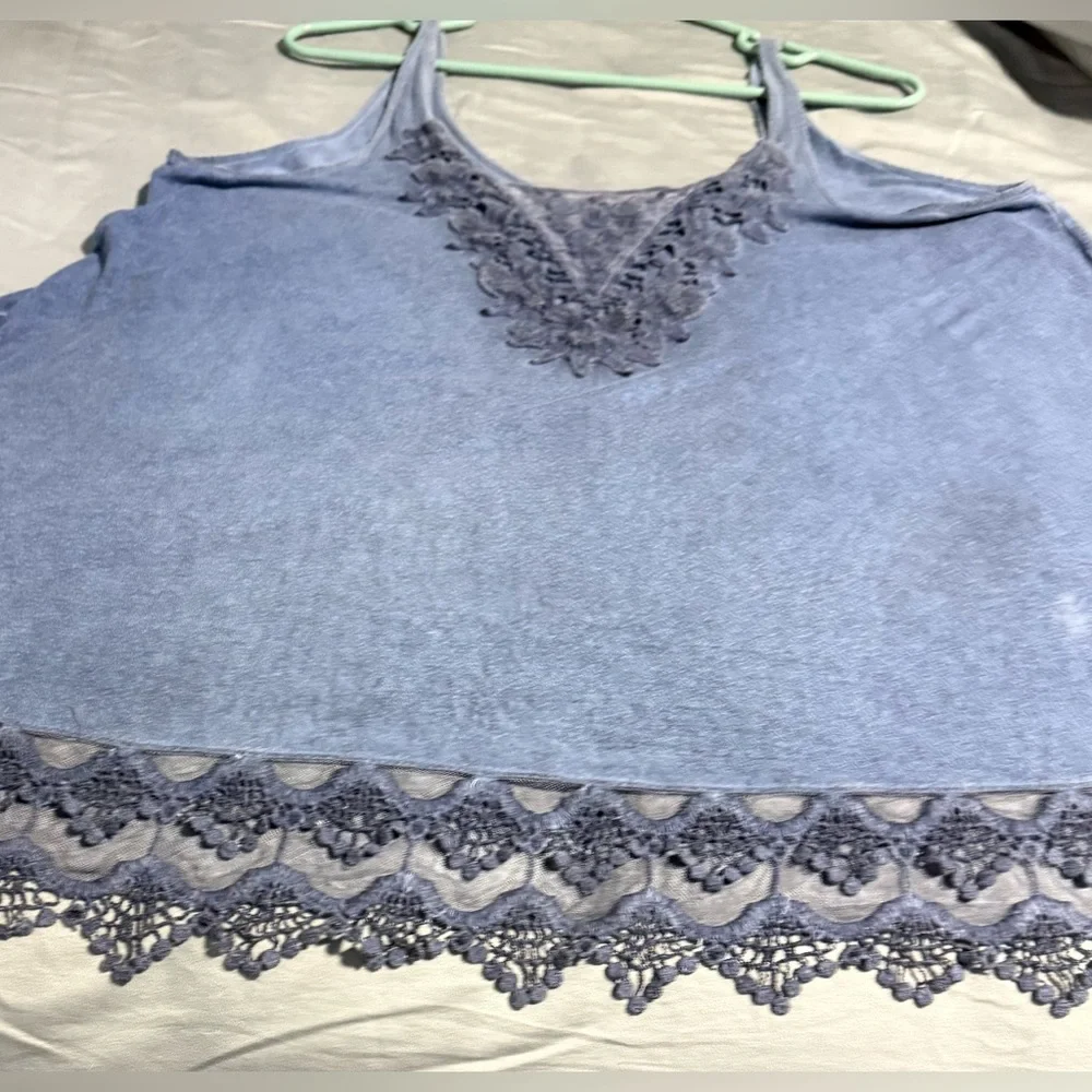 Knox Rose washed blue Lace Accent tank top long length - Picture 2 of 6